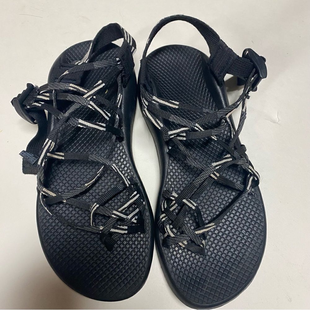 Chaco Women's black Scatter toe loop Classic Sandal waterproof hiking shoe 9